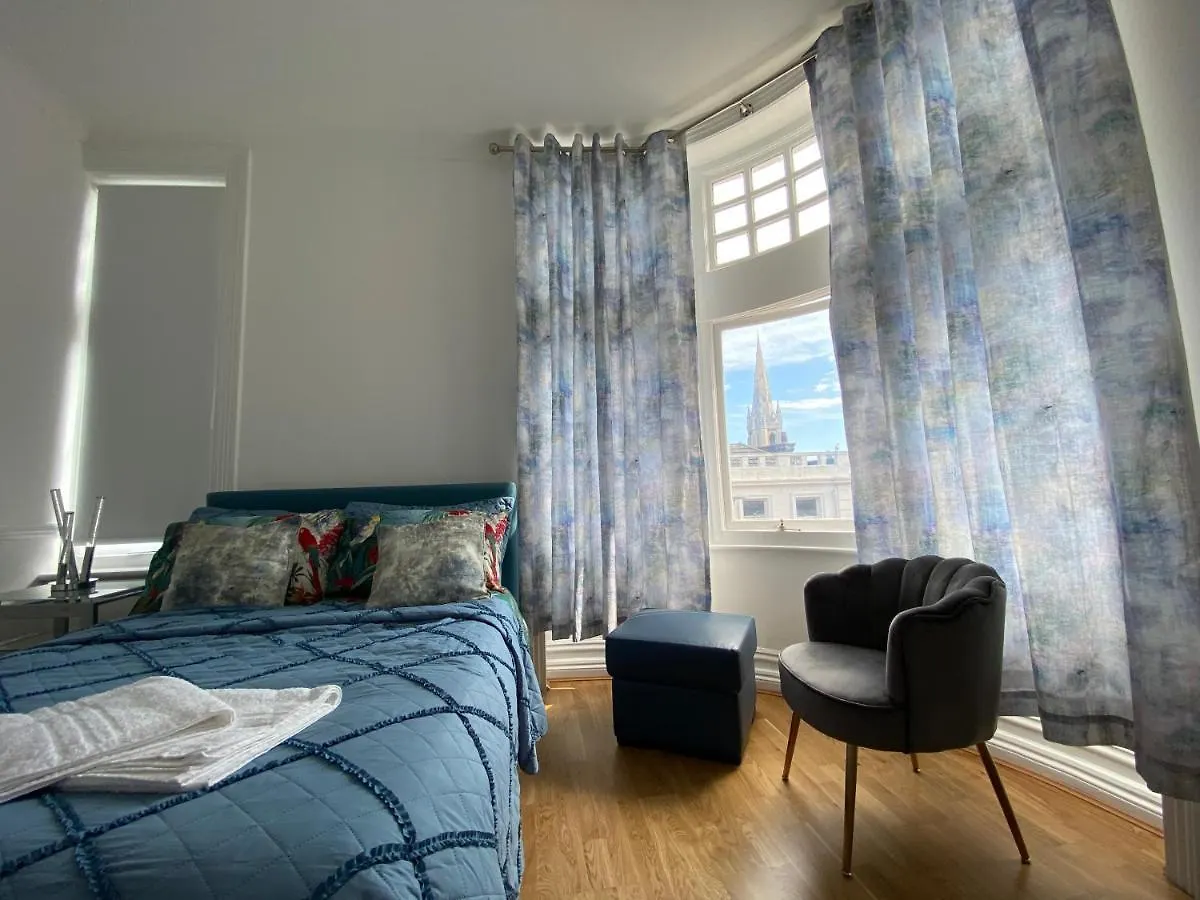 Seaside Rentals Bournemouth Centre - Large 3Br, Wifi, Beach 8 Min Walk 0*,  United Kingdom
