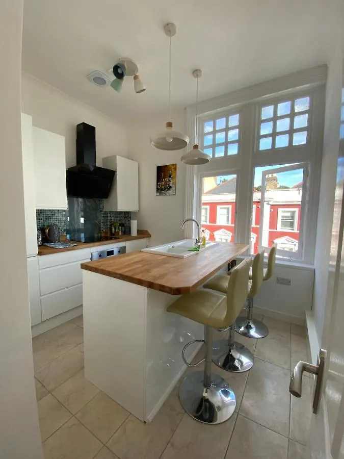 Seaside Rentals Bournemouth Centre - Large 3Br, Wifi, Beach 8 Min Walk Apartment