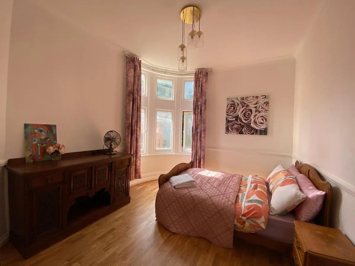 Seaside Rentals Bournemouth Centre - Large 3Br, Wifi, Beach 8 Min Walk United Kingdom