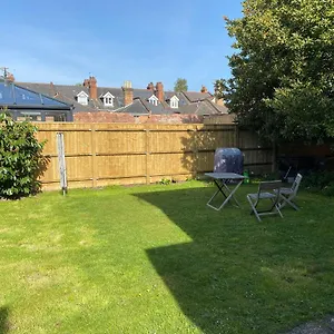  Apartment Lovely Westbourne - 15 Min Walk To